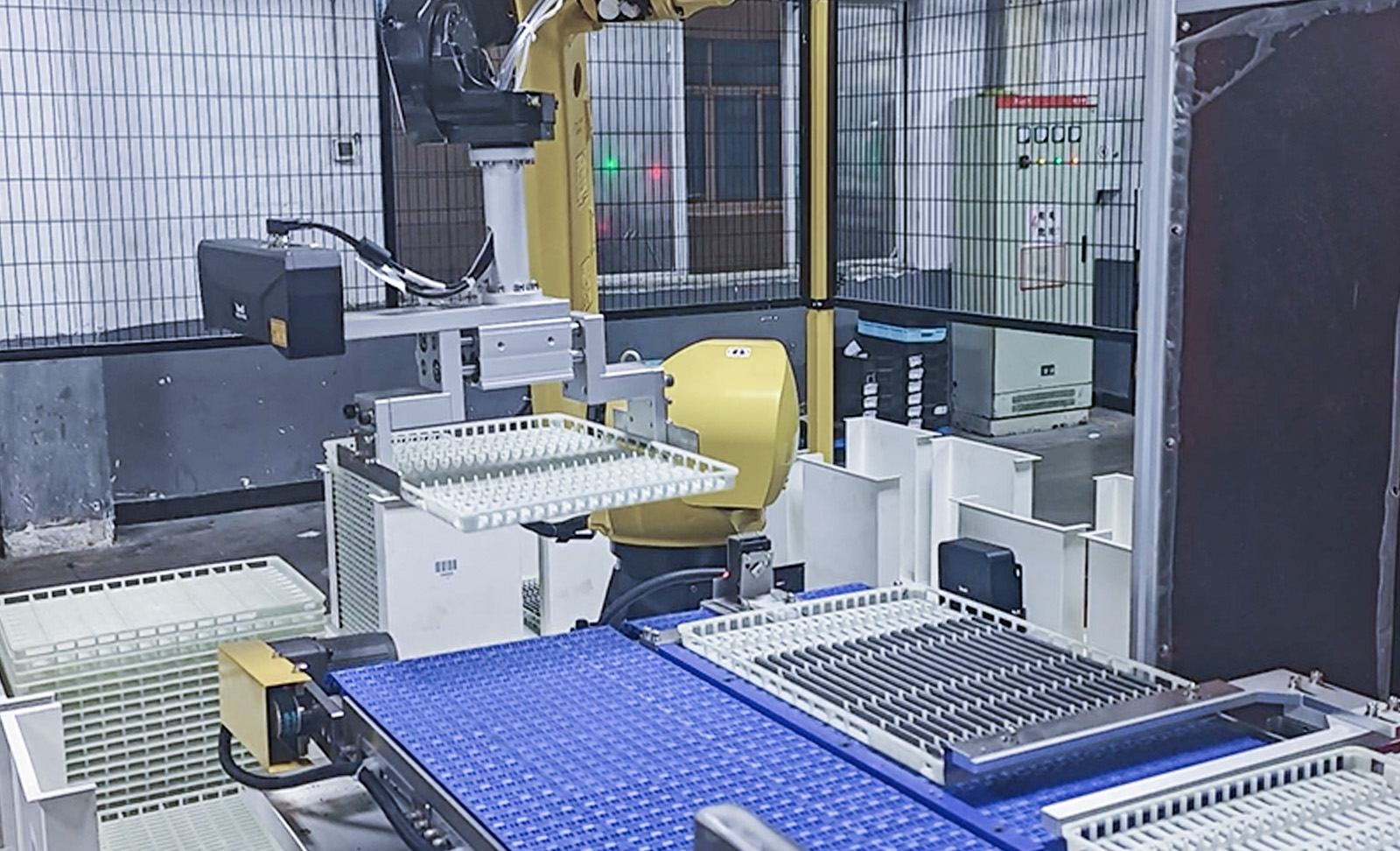 梅卡曼德3D视觉引导网格状塑料料盘上下料