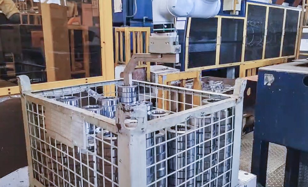 梅卡曼德3D视觉引导高反光金属圆环深筐上料 梅卡曼德3D视觉引导高反光金属圆环深筐上料